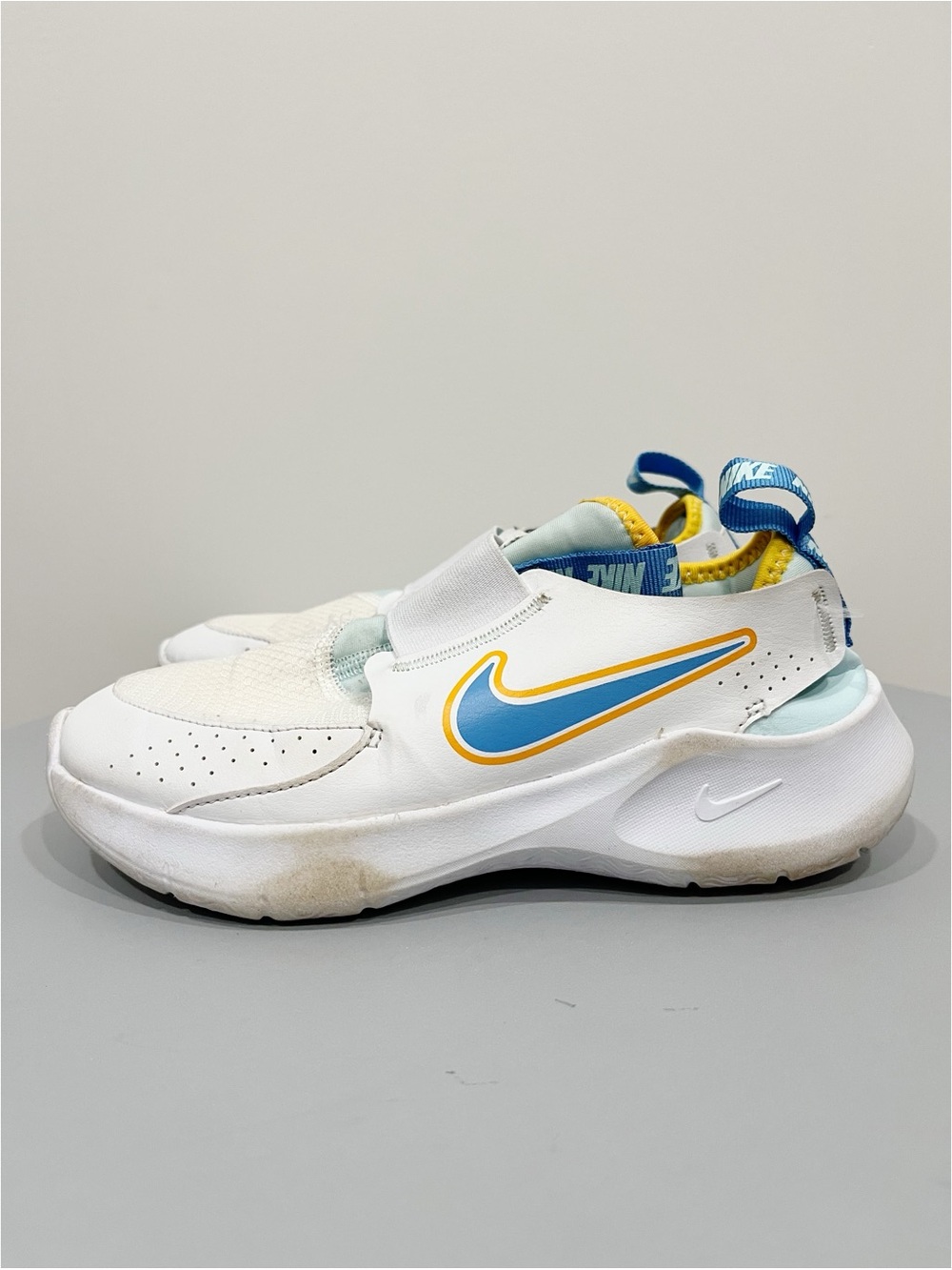 Nike Flex Runner 3 GS White Sundial Yellow University Blue Kids Sneakers 3.5Y